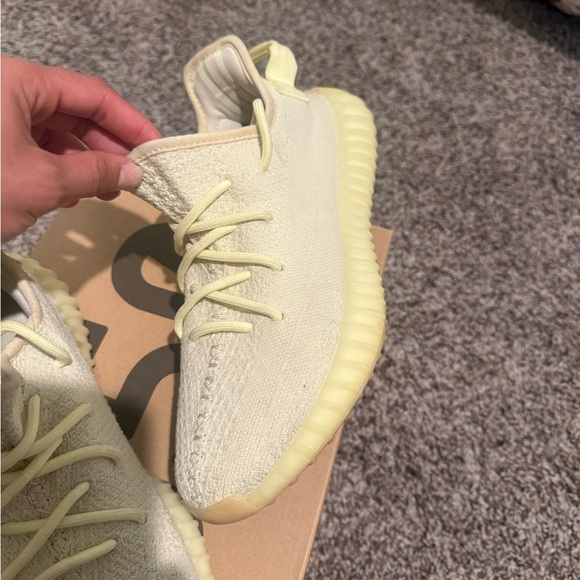 Adidas Yeezy Boost 350 V2 in Light Cream - Picture 1 of 5